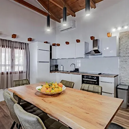 Holiday home Amazing In With House Sea View